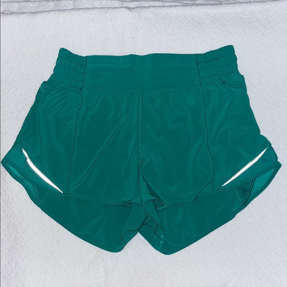 Kelly Green Lululemon Hotty Hot High Rise 2.5in Shorts
